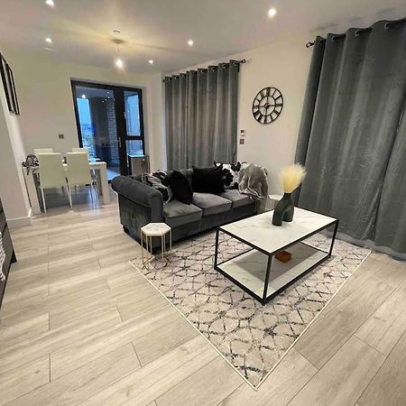 Stylish And Cosy 2 Bedroom Flat In קרוידון מראה חיצוני תמונה