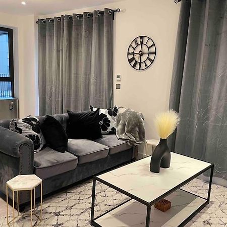 Stylish And Cosy 2 Bedroom Flat In קרוידון מראה חיצוני תמונה