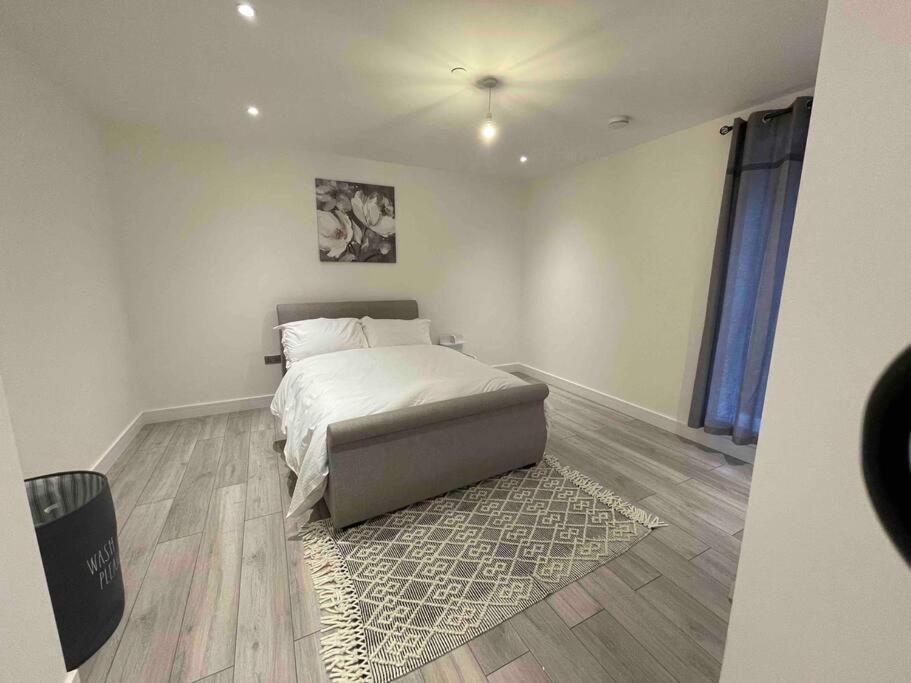 Stylish And Cosy 2 Bedroom Flat In קרוידון מראה חיצוני תמונה
