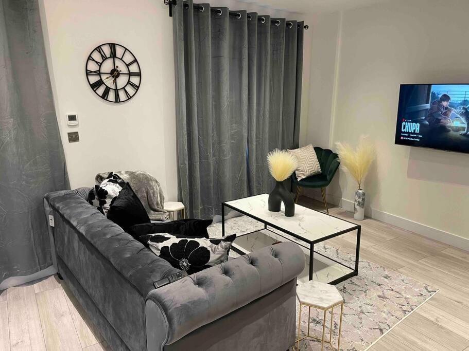 Stylish And Cosy 2 Bedroom Flat In קרוידון מראה חיצוני תמונה