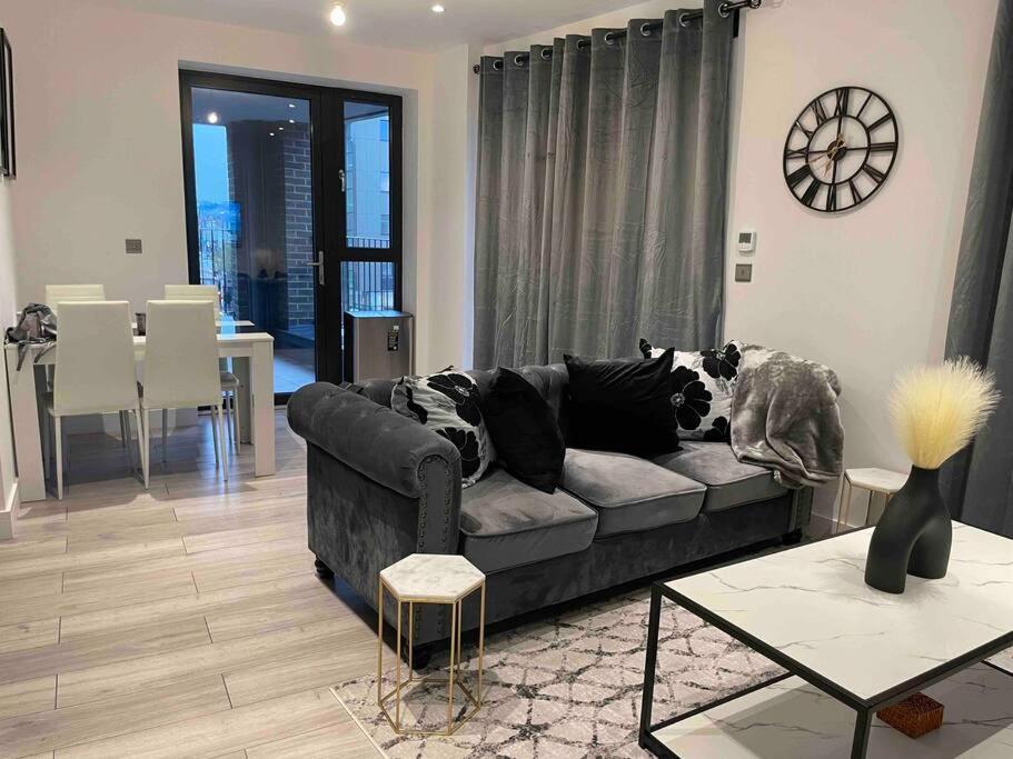 Stylish And Cosy 2 Bedroom Flat In קרוידון מראה חיצוני תמונה