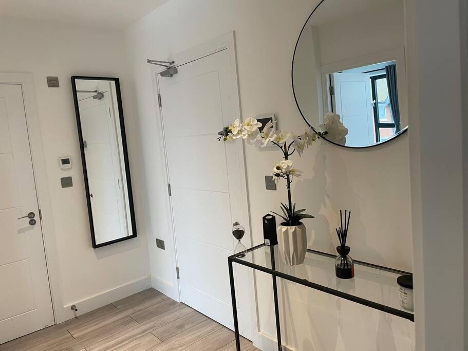 Stylish And Cosy 2 Bedroom Flat In קרוידון מראה חיצוני תמונה