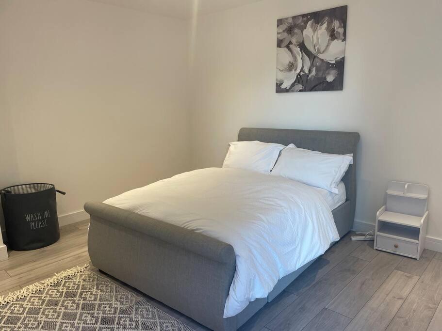 Stylish And Cosy 2 Bedroom Flat In קרוידון מראה חיצוני תמונה
