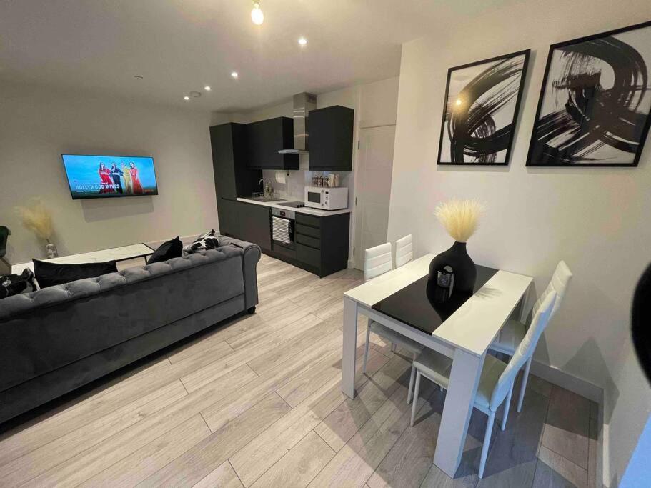 Stylish And Cosy 2 Bedroom Flat In קרוידון מראה חיצוני תמונה