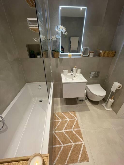 Stylish And Cosy 2 Bedroom Flat In קרוידון מראה חיצוני תמונה