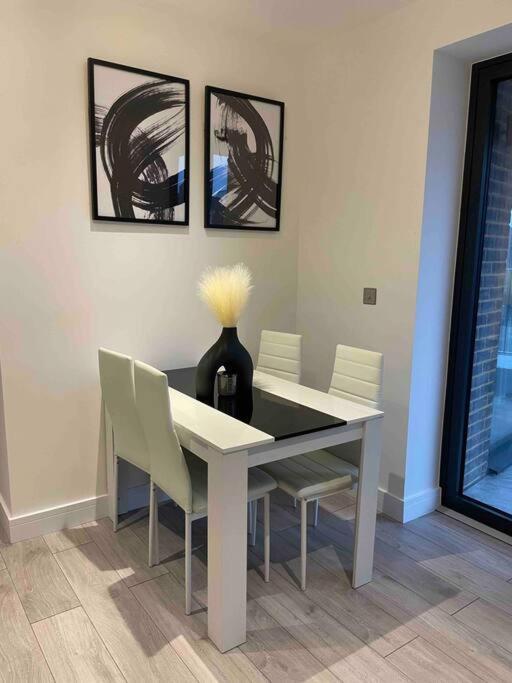 Stylish And Cosy 2 Bedroom Flat In קרוידון מראה חיצוני תמונה