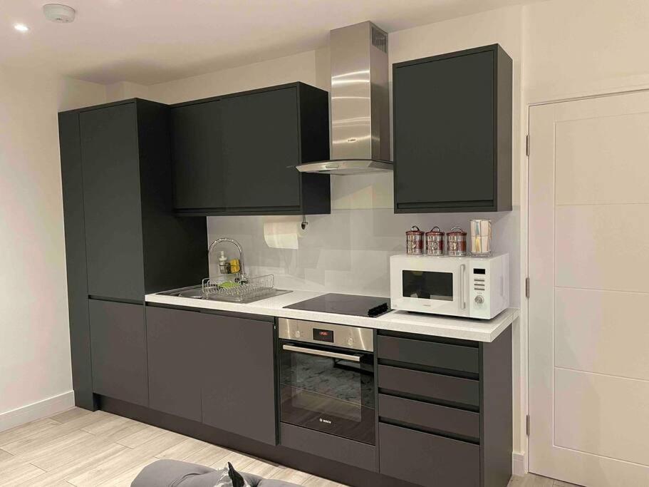 Stylish And Cosy 2 Bedroom Flat In קרוידון מראה חיצוני תמונה