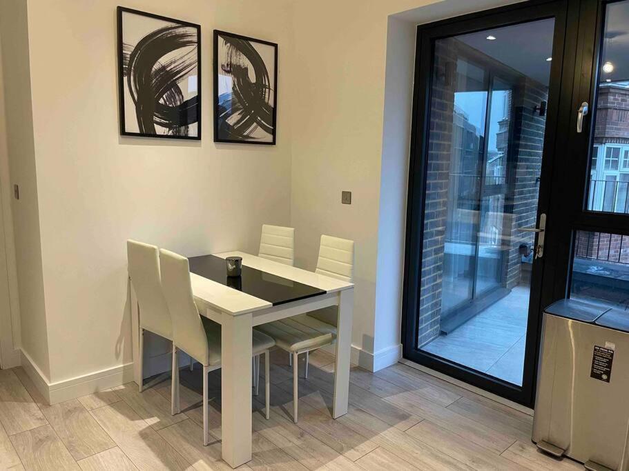 Stylish And Cosy 2 Bedroom Flat In קרוידון מראה חיצוני תמונה