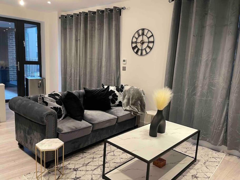 Stylish And Cosy 2 Bedroom Flat In קרוידון מראה חיצוני תמונה