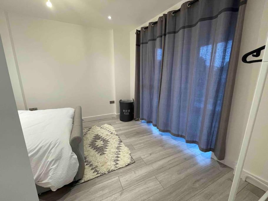 Stylish And Cosy 2 Bedroom Flat In קרוידון מראה חיצוני תמונה